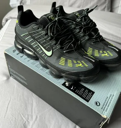 NIKE AIR VAPORMAX 360 "BLACK VOLT" TRAINERS